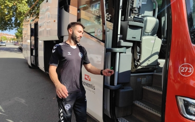 Bofill, pujant a l'autocar aquest matí | Sergi Park